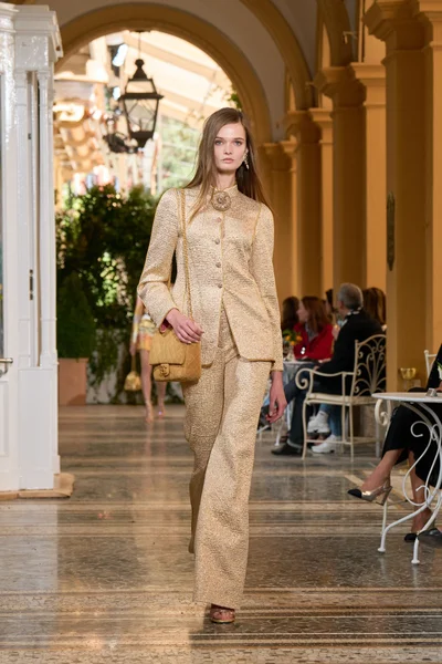 Look 8